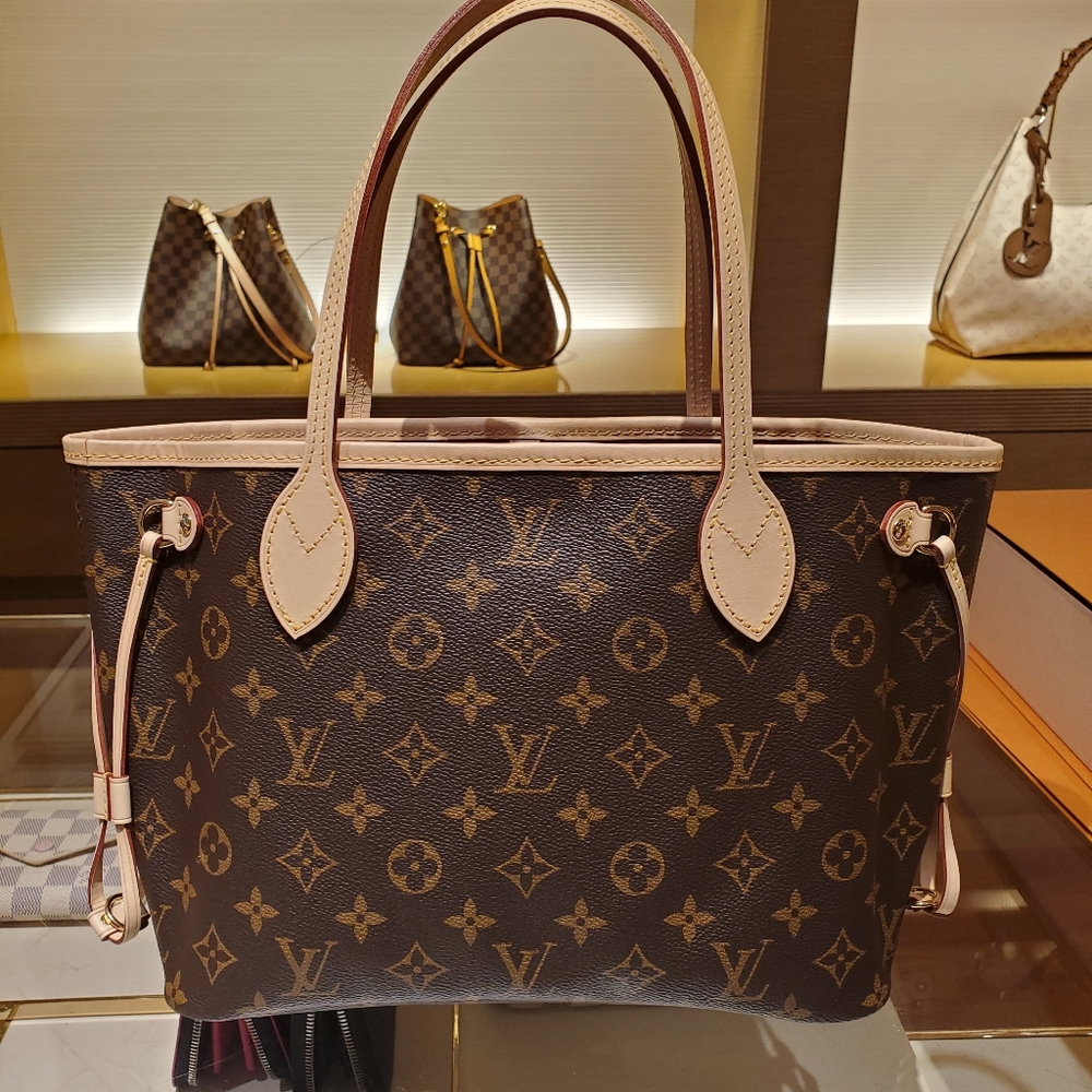 ❌SOLD❌Louis vuitton Neverfull PM bag only